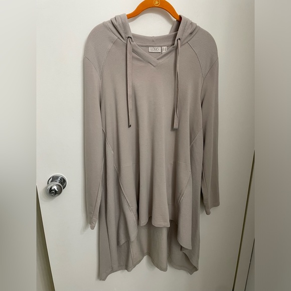 LOGO by Lori Goldstein Tops - Mixed media sharkbite hem hoodie